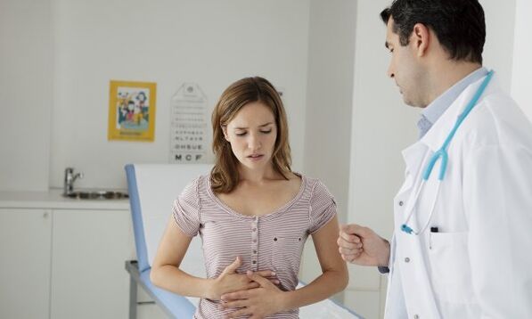 A gastroenterologist will explain in detail to the patient with pancreatitis how to eat so as not to harm the body